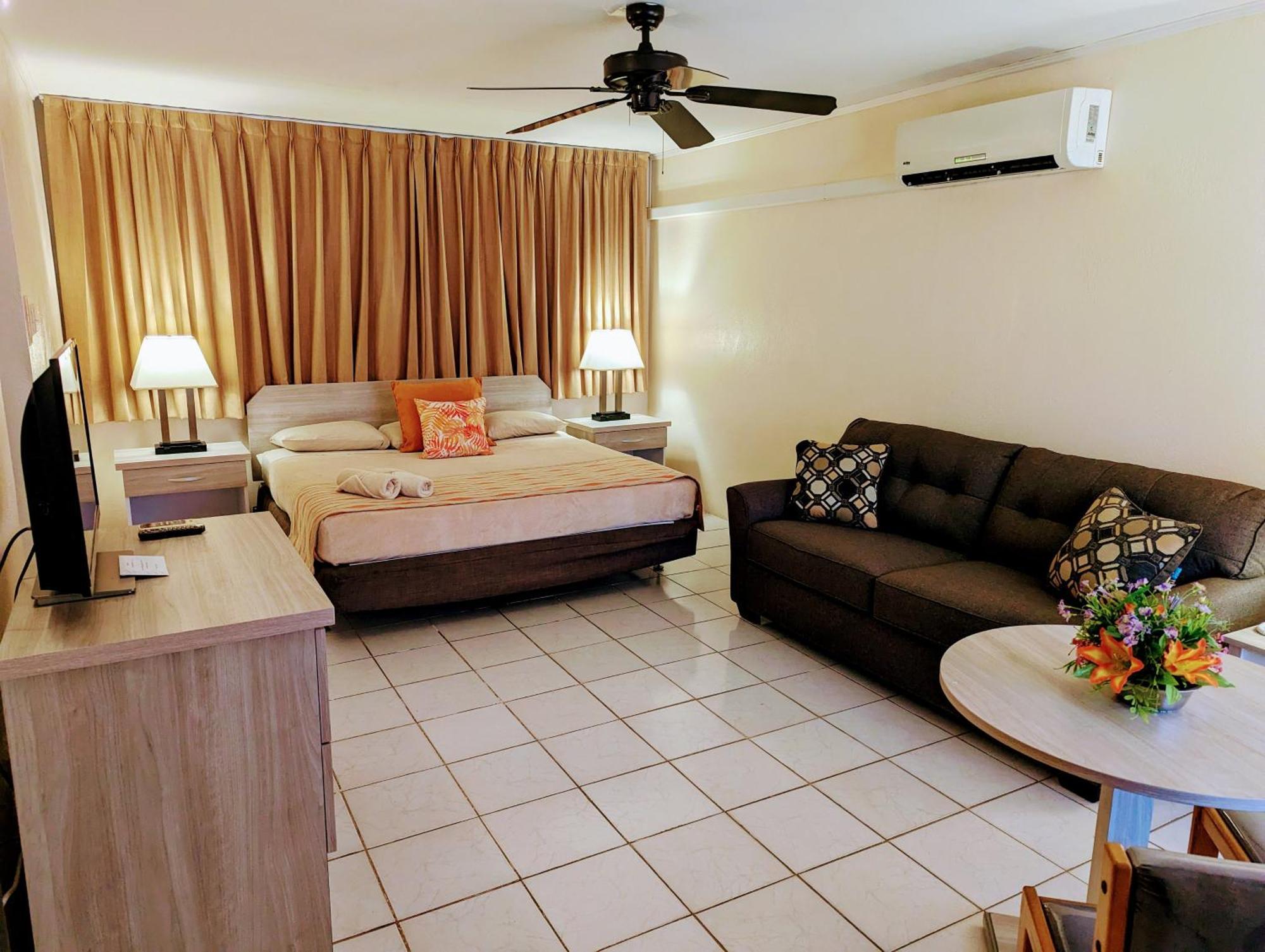 Sasaki Apartments Palm Beach Exteriör bild